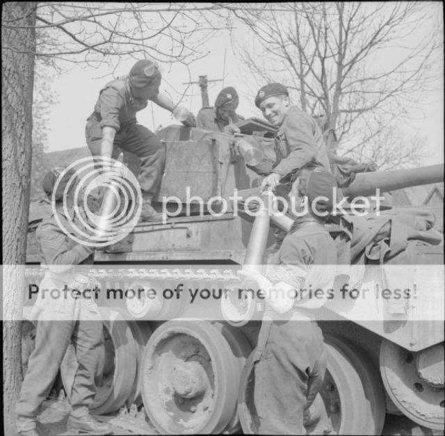 Loading_ammunition_into_Comet_tank_.jpg